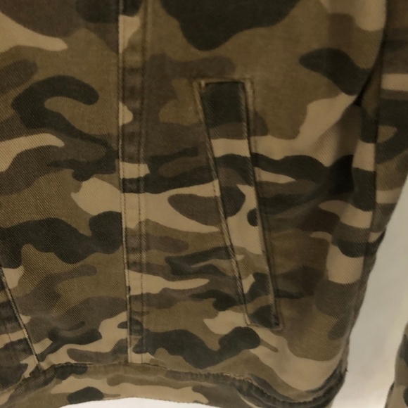 M.N.I Los Angelos Camo Jean Jacket. NWT Size Small - Picture 8 of 9